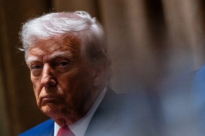 Ông Trump nói Mỹ có thể mua tàu từ &amp;apos;đối tác&amp;apos; để cạnh tranh với Trung Quốc