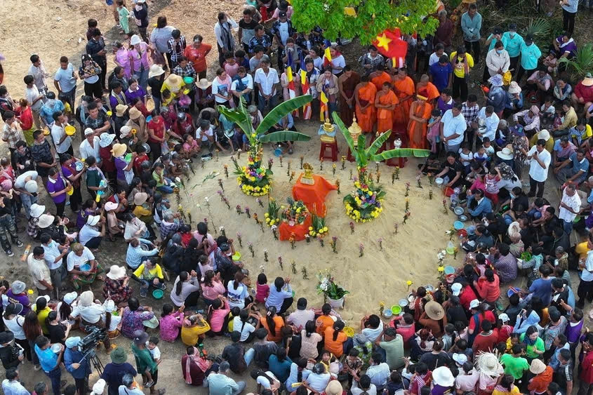 Thủ tướng gửi thư chúc mừng đồng bào Khmer dịp Tết cổ truyền Chôl Chnăm Thmây