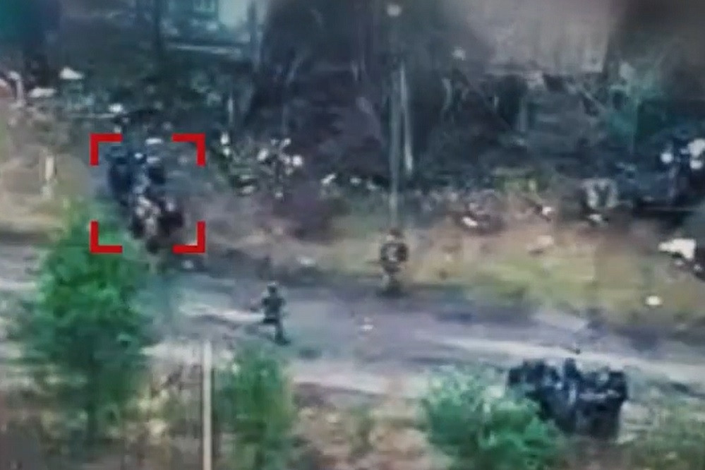 Ukraine chặn cuộc tấn công của Nga ở tiền tuyến Sumy, Đại sứ Mỹ ở Kiev từ chức