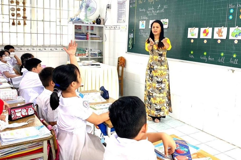 Văn bản thay đổi ‘dữ dội’, nhiều năm giáo viên chưa được xét thăng hạng