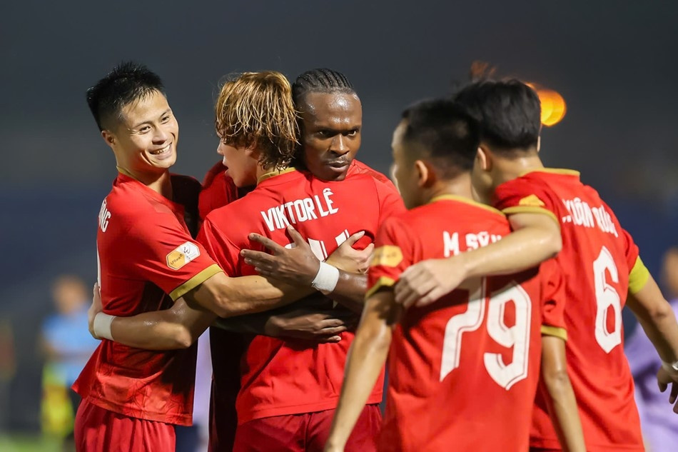 Viktor Lê tỏa sáng, Hà Tĩnh rượt đuổi kịch tính với Thể Công Viettel