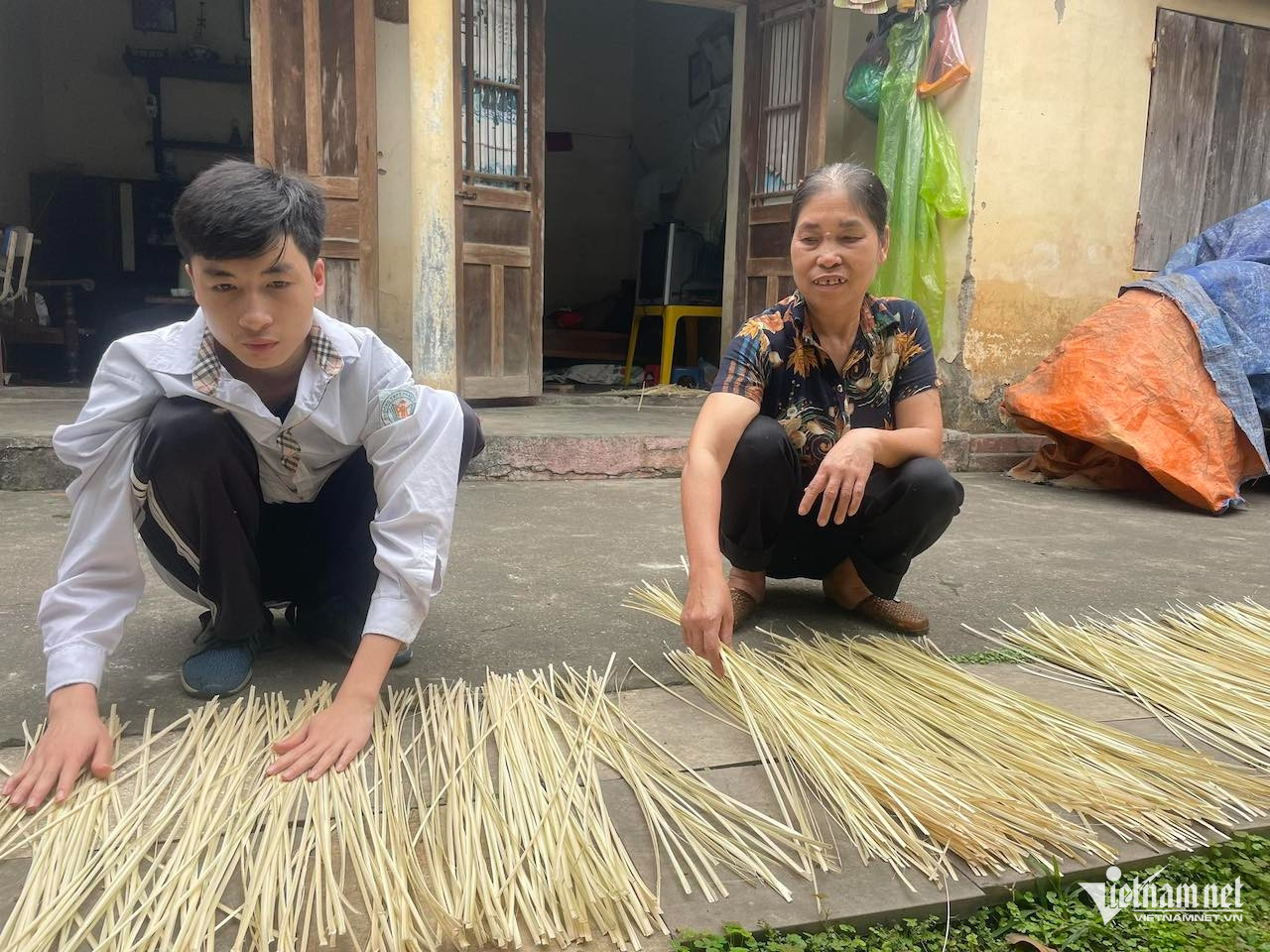 W-nam sinh nhat ve chai1.jpg