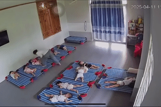 Bản tin trưa 12/4: Đình chỉ cơ sở mầm non vụ cô giáo xách ngược trẻ đánh tới tấp