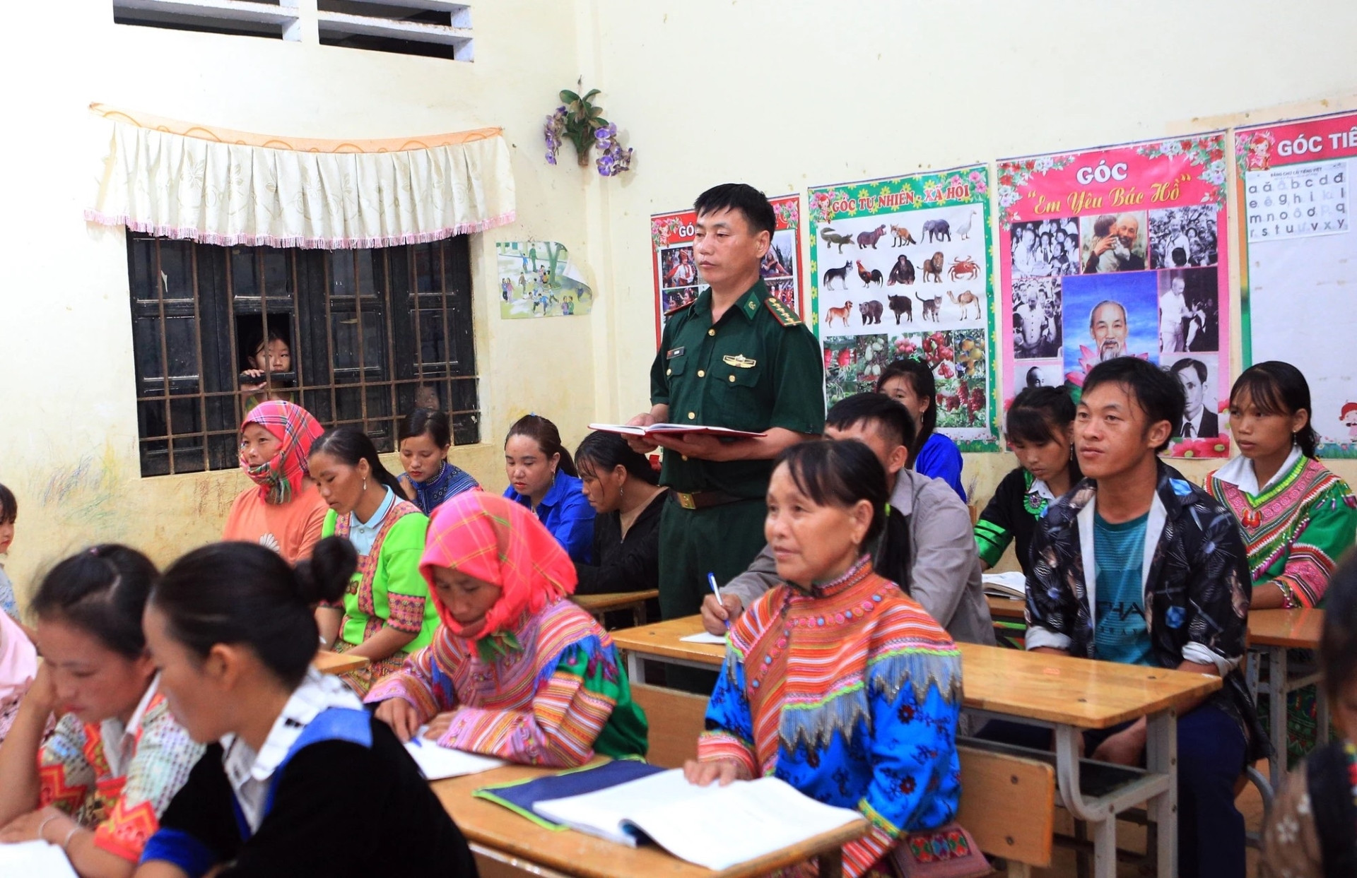a1Đại úy biên phòng hơn.jpg