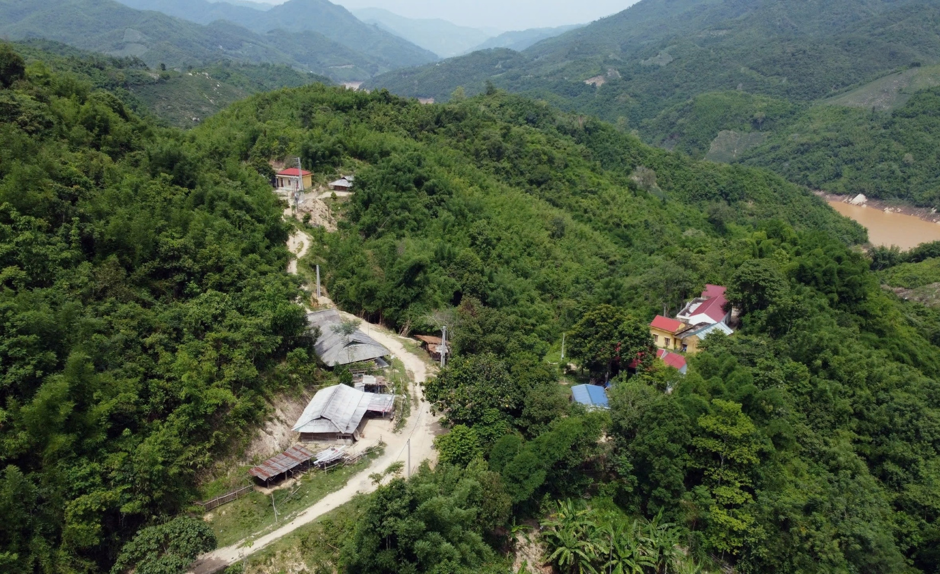 a4Đại úy biên phòng hơn.jpg