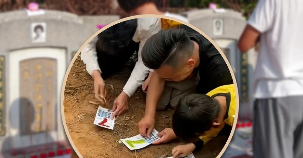 Cào vé số tại mộ tổ tiên, một người đàn ông trúng liền mấy giải