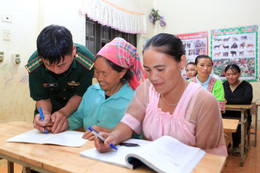 Đại úy biên phòng hơn 10 năm giúp người vùng cao Thanh Hóa biết đọc, viết chữ