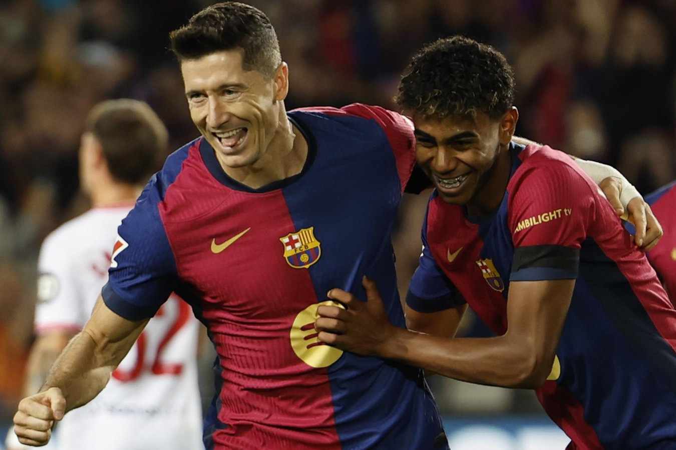 Giải mã Barca: Sức mạnh từ cái bắt tay Lamine Yamal và Lewandowski