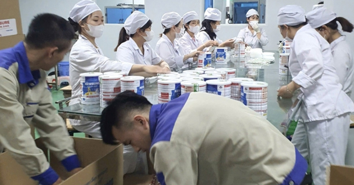 Hé lộ quy trình hoạt động của đường dây sản xuất 573 nhãn hiệu sữa bột giả