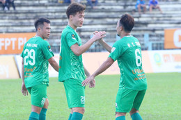 Hoàng Đức sắm vai kiến tạo, Ninh Bình tiến sát vé lên V-League