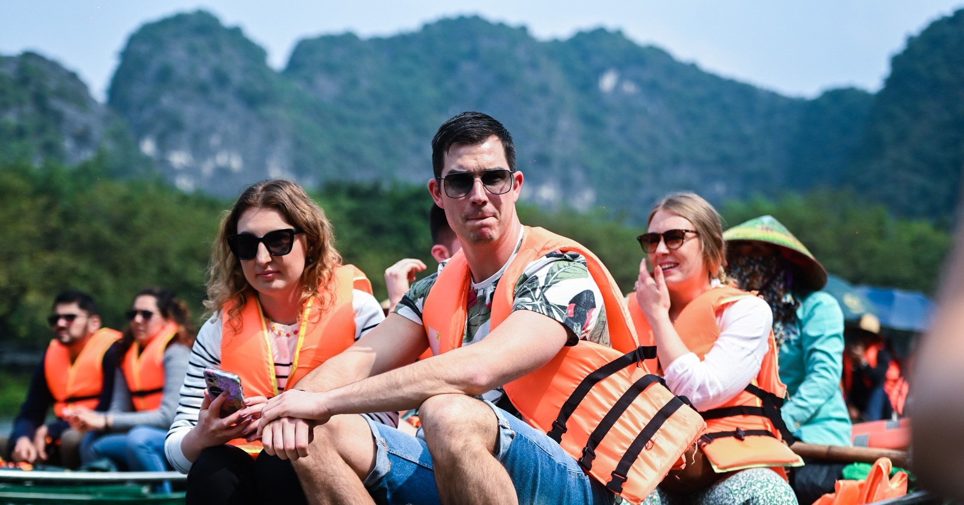 Khách du lịch thấy "dòng sông" rác, chủ tịch DN thốt lên "cấp thiết lắm rồi"