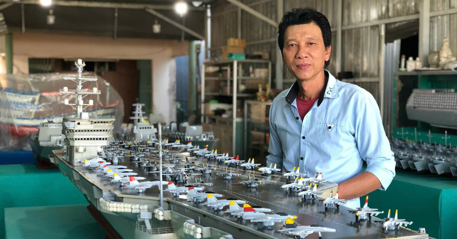 Mãn nhãn với mô hình siêu du thuyền, tàu sân bay của người đàn ông miền Tây