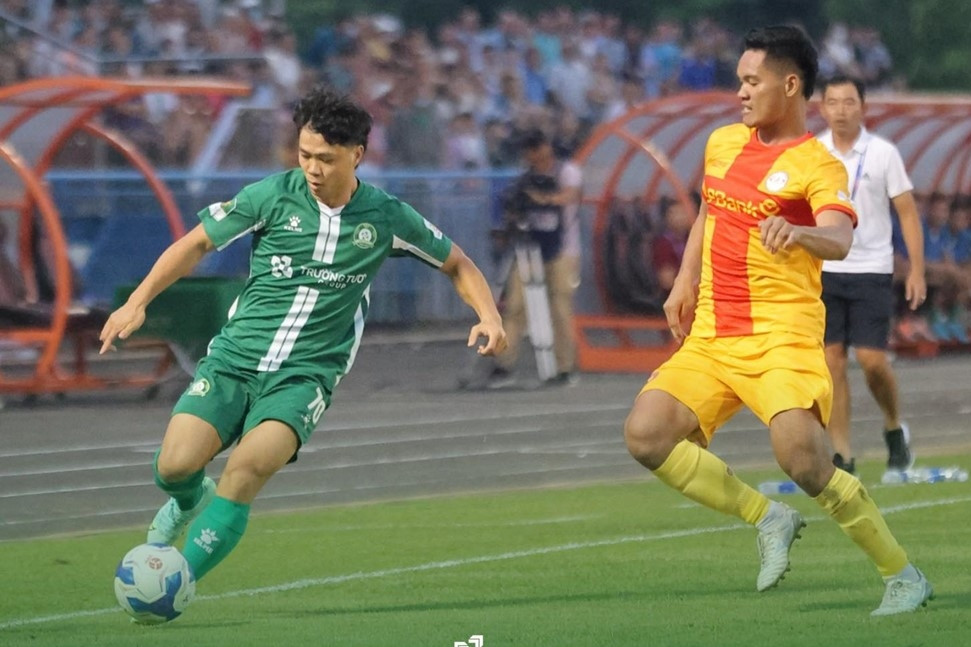 Trực tiếp bóng đá Khánh Hòa 0-0 Bình Phước: Công Phượng suýt ghi tuyệt phẩm