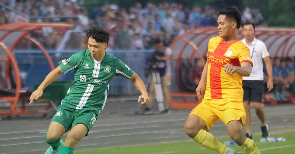 Trực tiếp bóng đá Khánh Hòa 0-0 Bình Phước: Công Phượng suýt ghi tuyệt phẩm