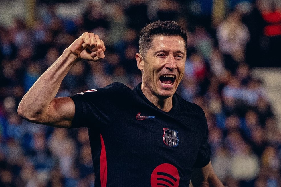 Barca thắng nhờ pha phản lưới, cho Real Madrid 'hít bụi'