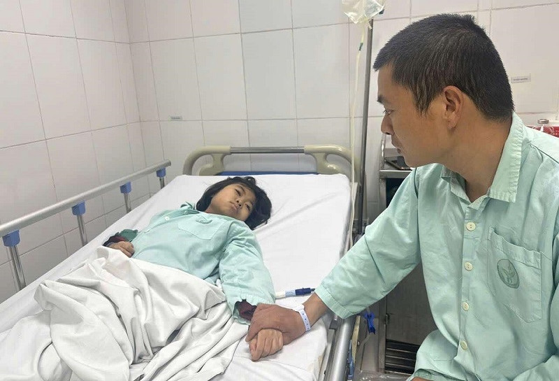 Bức thư đẫm nước mắt của con gái viết gửi bố trước ngày ghép thận