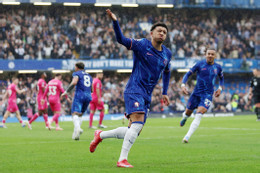 Jadon Sancho vẽ siêu phẩm, Chelsea thoát thua