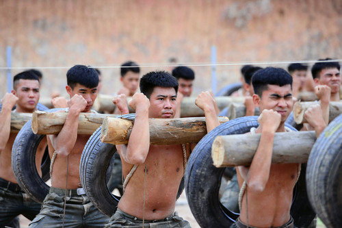Những bài luyện tập thực chiến khắc nghiệt của cảnh sát chống khủng bố Việt Nam
