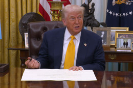 Ông Trump ký sắc lệnh gia hạn trừng phạt Nga thêm 12 tháng