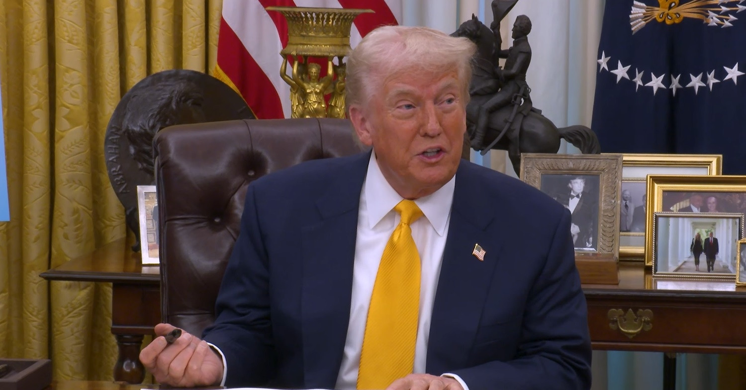 Ông Trump ký sắc lệnh gia hạn trừng phạt Nga thêm 12 tháng