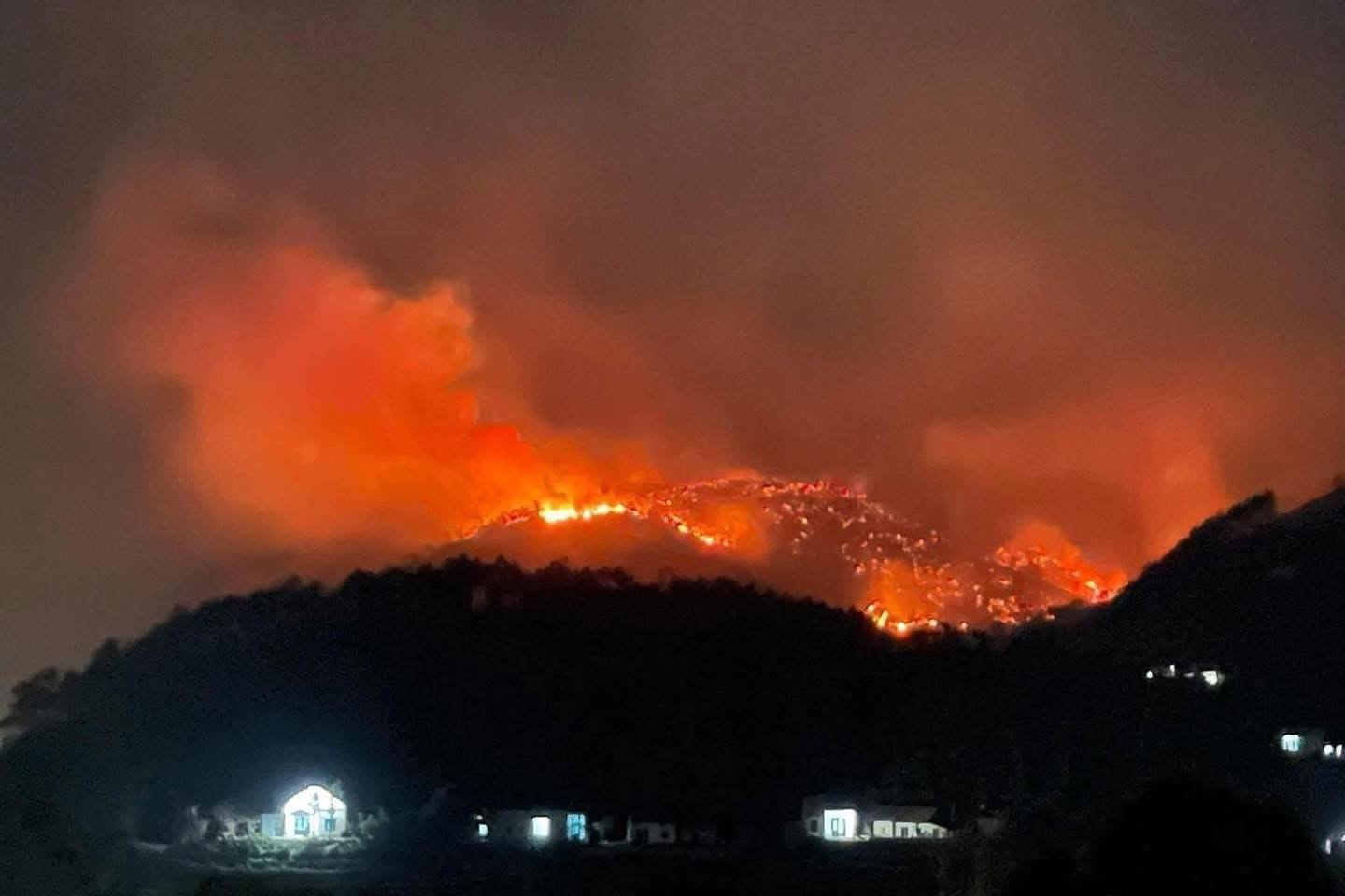 Phó Thủ tướng chỉ đạo tập trung khắc phục hậu quả cháy rừng tại Quảng Ninh