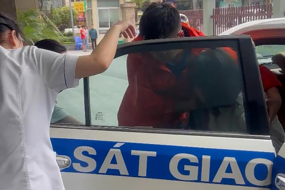 san phu bi vo oi.jpg