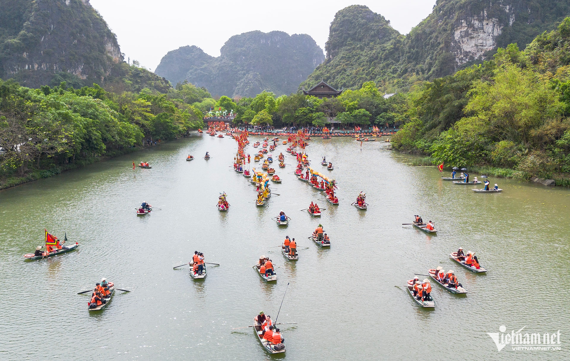 W-_0205 Le hoi Trang An .jpg