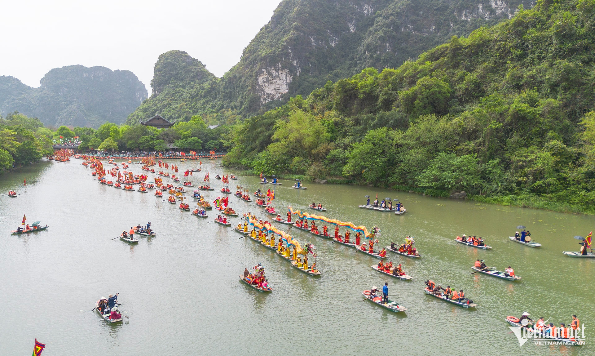 W-_0213 Le hoi Trang An .jpg