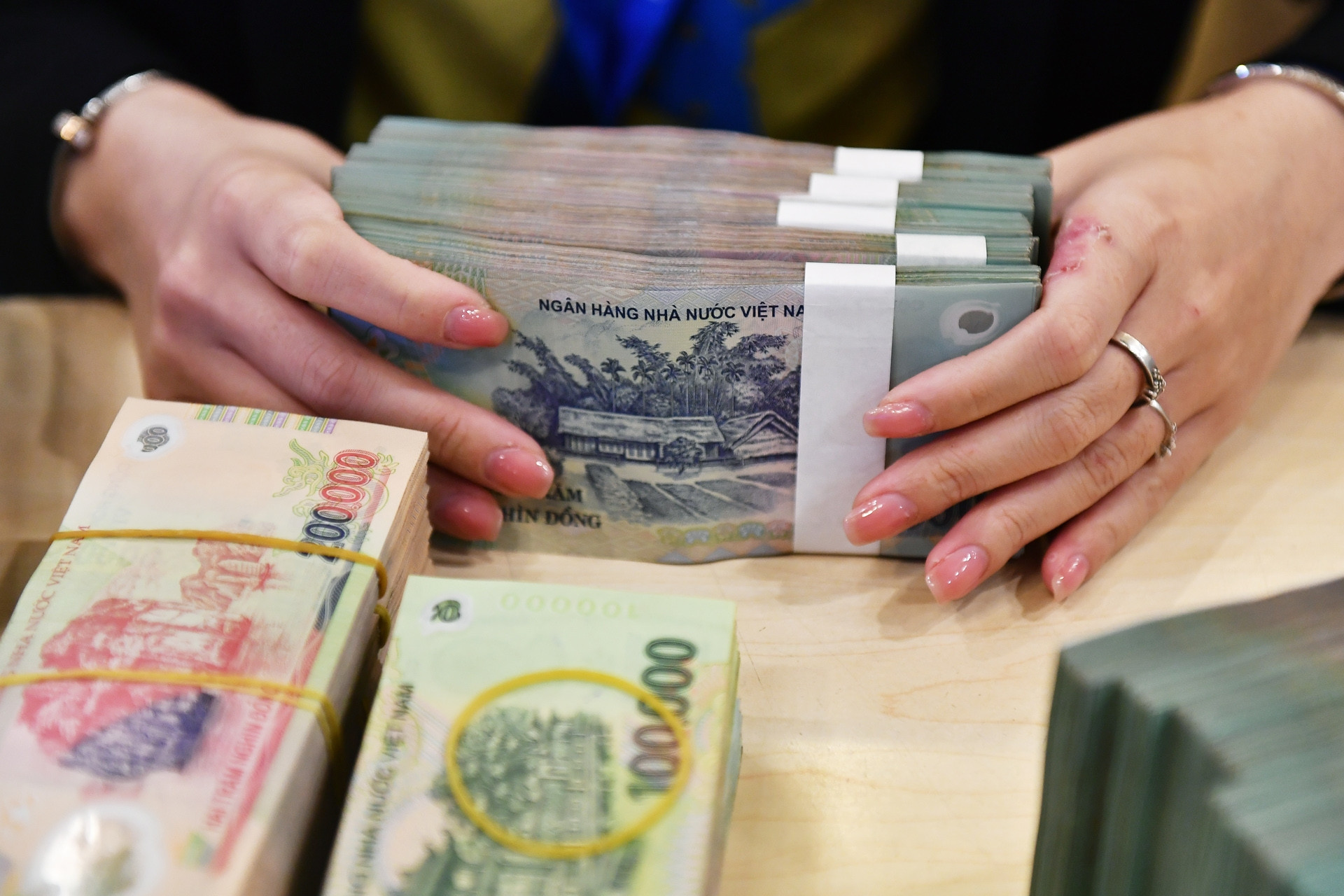 Lãi suất ngân hàng hôm nay 14/4/2025: Tăng mạnh kỳ hạn ngắn