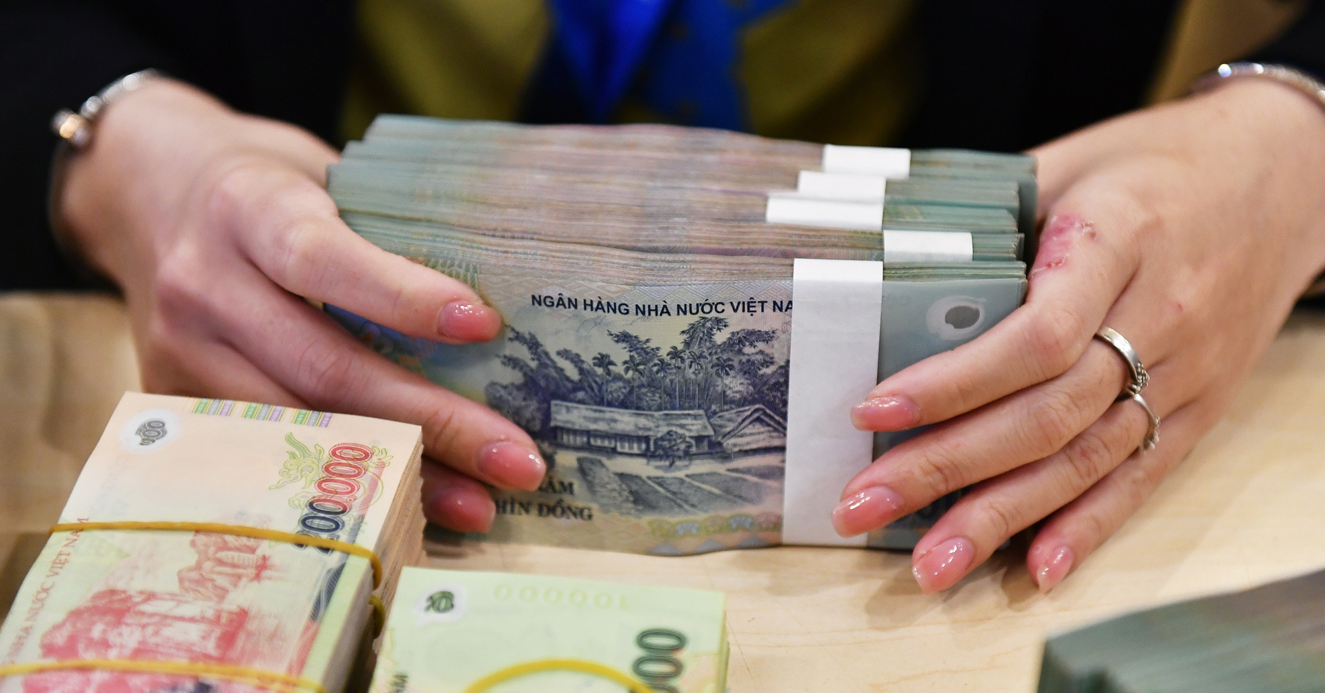 Lãi suất ngân hàng hôm nay 14/4/2025: Tăng mạnh kỳ hạn ngắn