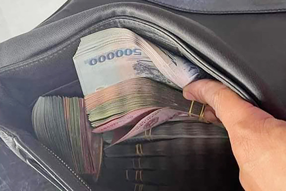 Chiếc ví đen bị bỏ quên tại Nội Bài và pha 'quay xe' trong đêm của vị khách