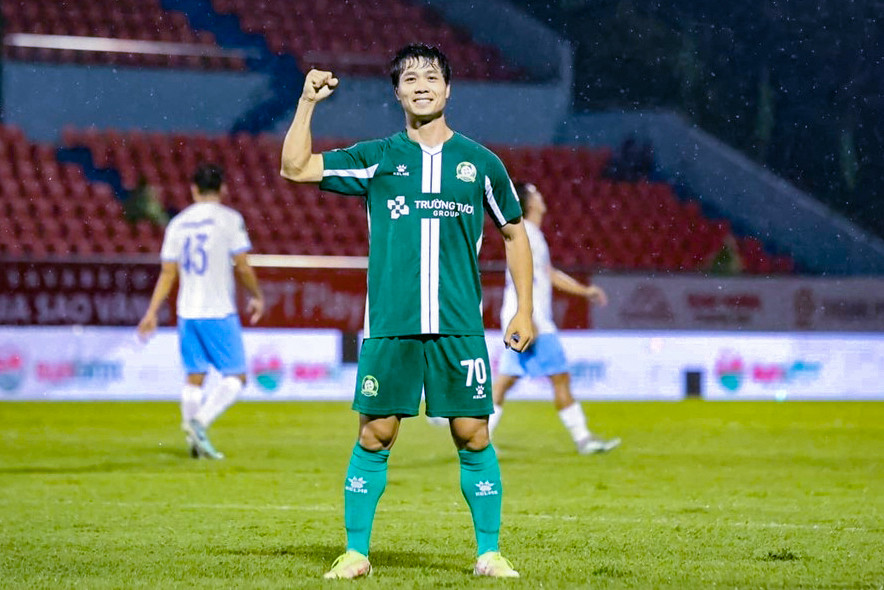 cong phuong hen ngay tro lai hlv kim sang sik co dung 112354.jpg