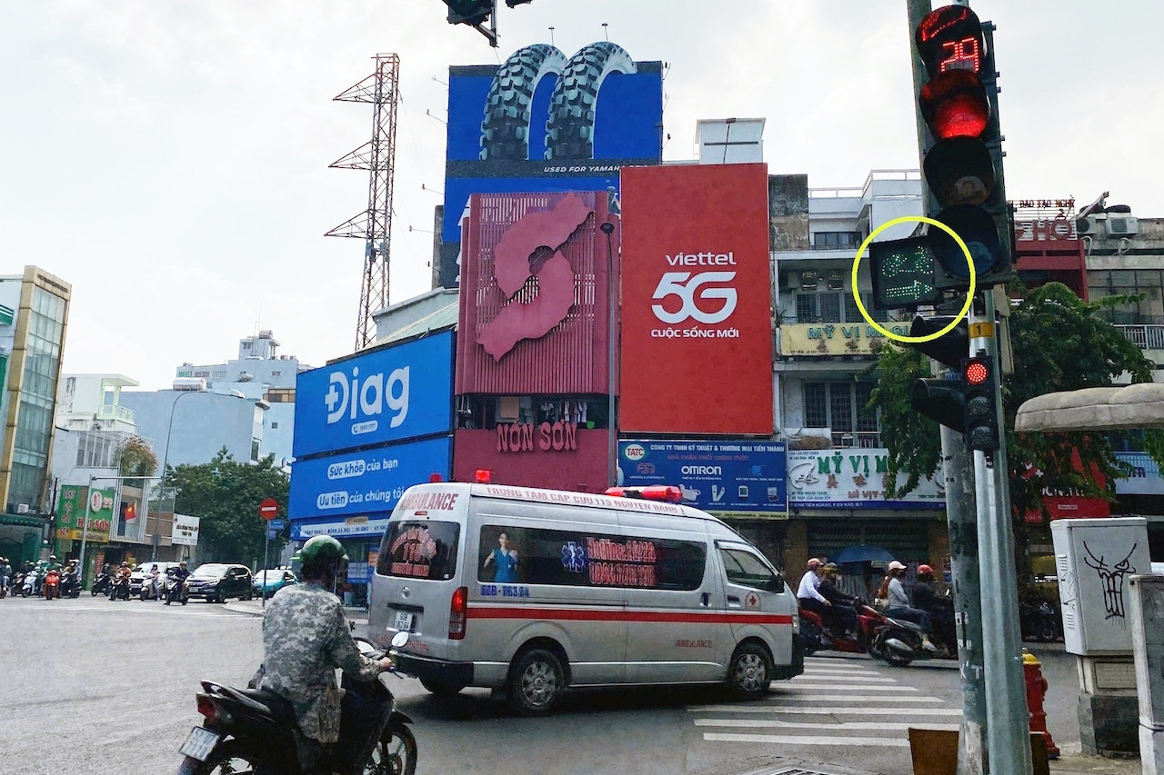 Đèn đỏ rẽ phải bị phạt bao nhiêu tiền?