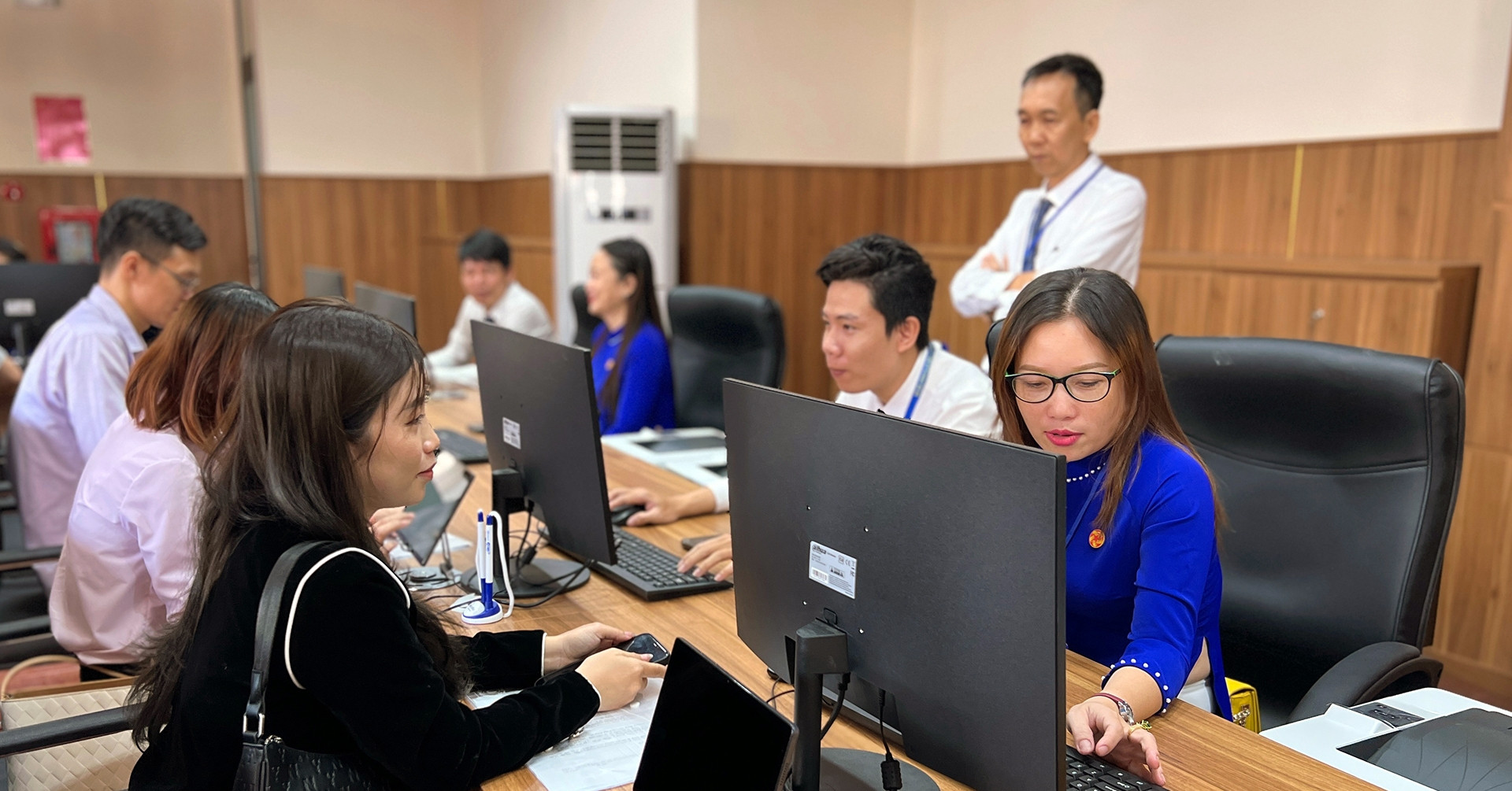 Đưa cán bộ tỉnh, huyện về xã cần hài hòa, không để anh em tâm tư