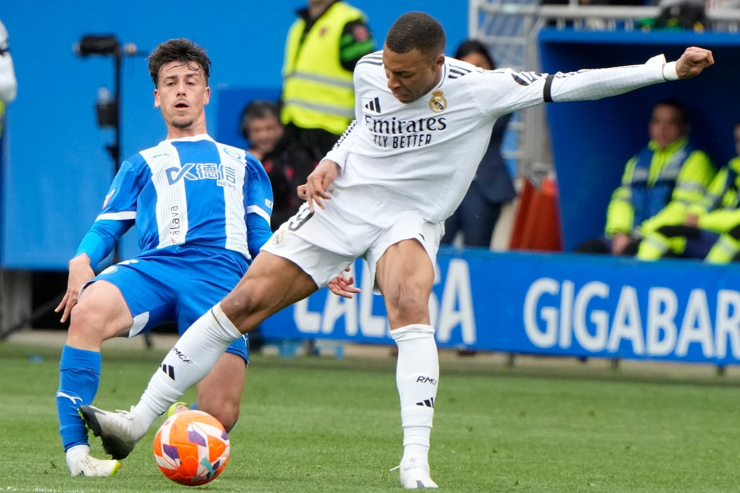 Kylian Mbappe thẻ đỏ: Real Madrid bấn loạn đấu Arsenal