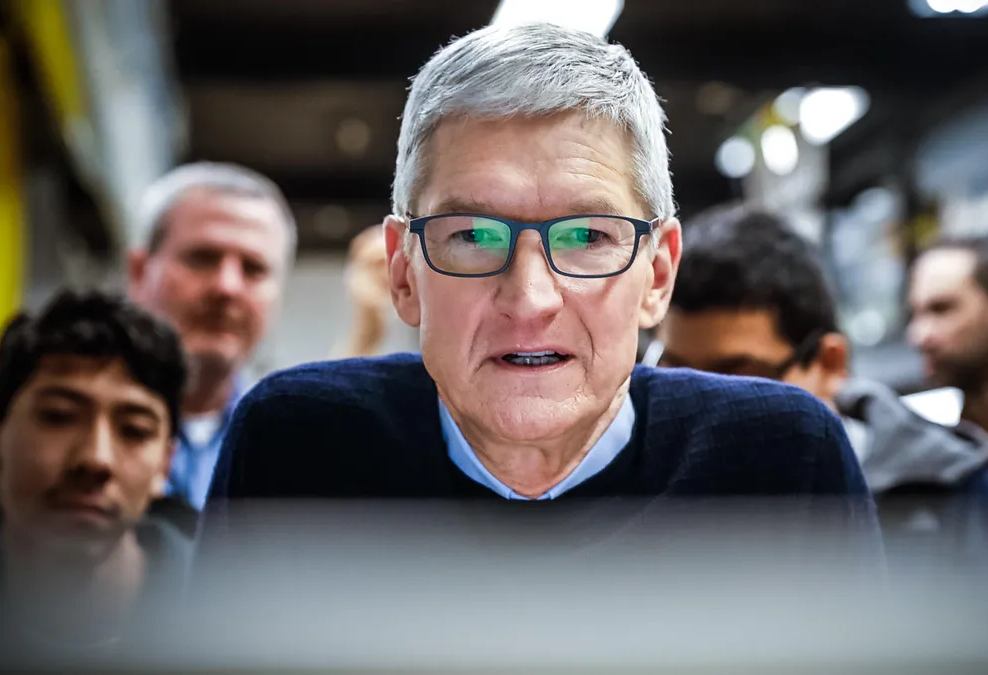 tim Cook Apple.png