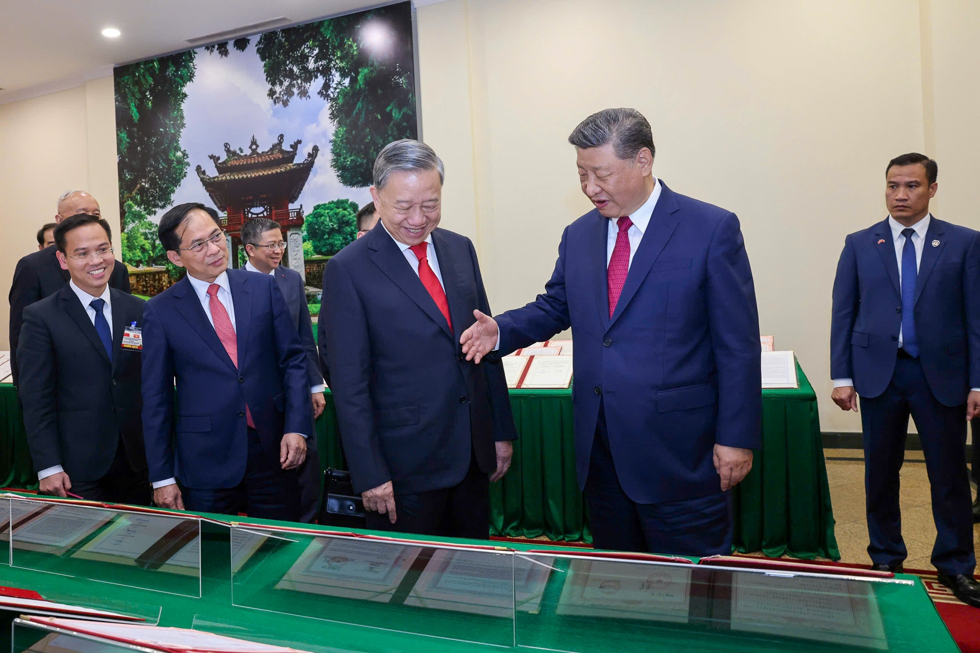 Tổng Bí thư Tô Lâm và Tổng Bí thư Tập Cận Bình xem 45 văn kiện hợp tác