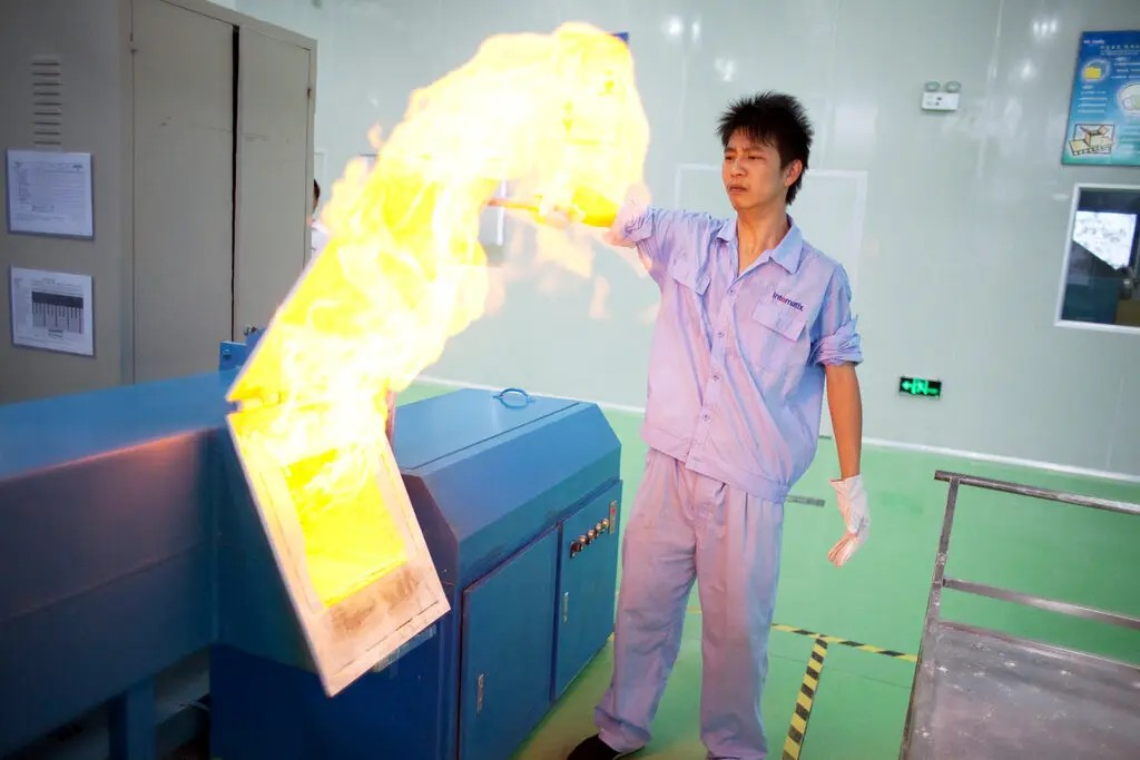 Trung Quốc tạm dừng xuất khẩu đất hiếm và nam châm