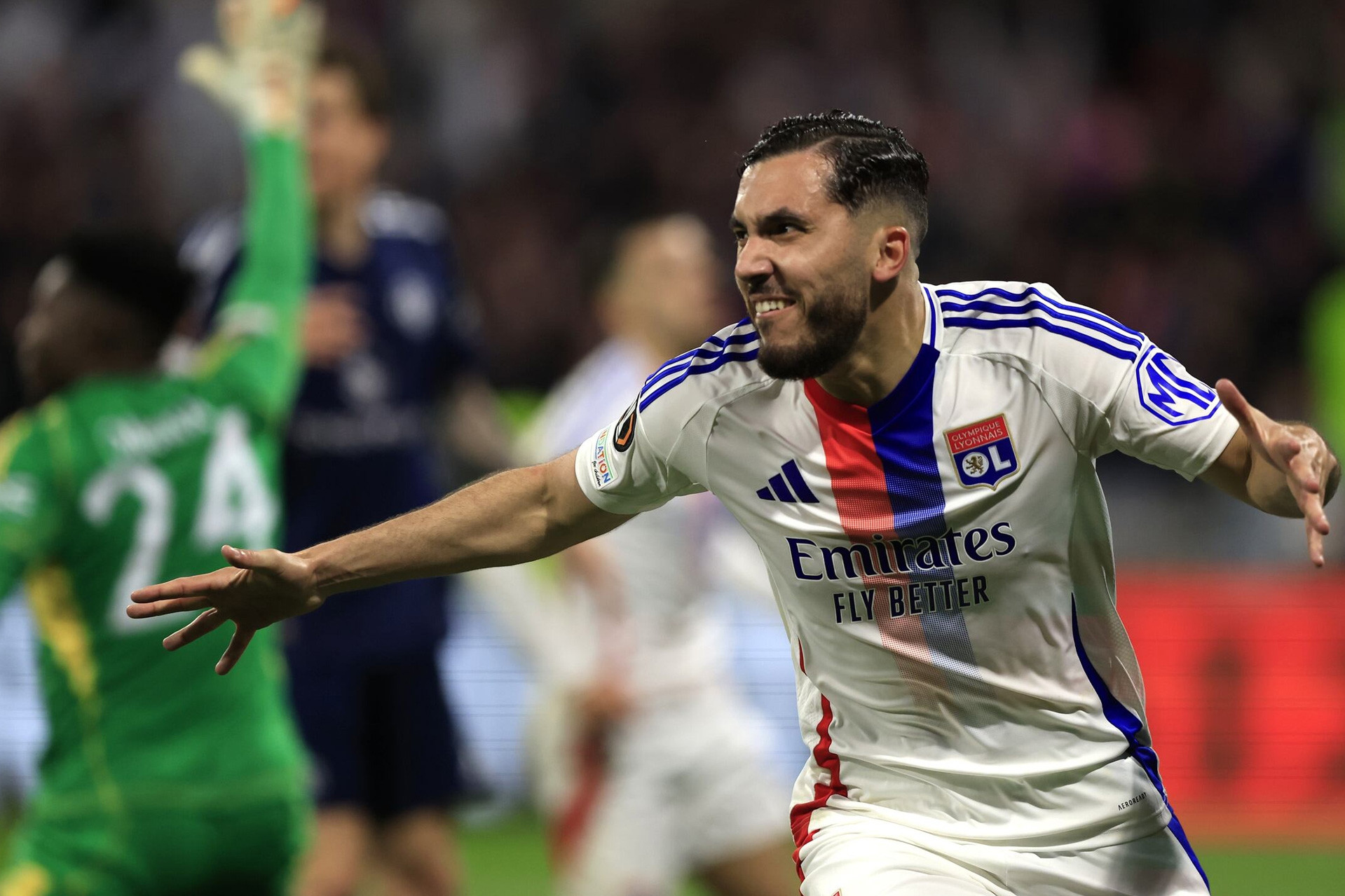 Tin tức về chuyển nhượng 15/4: MU ký Cherki, Bayern lấy Camavinga