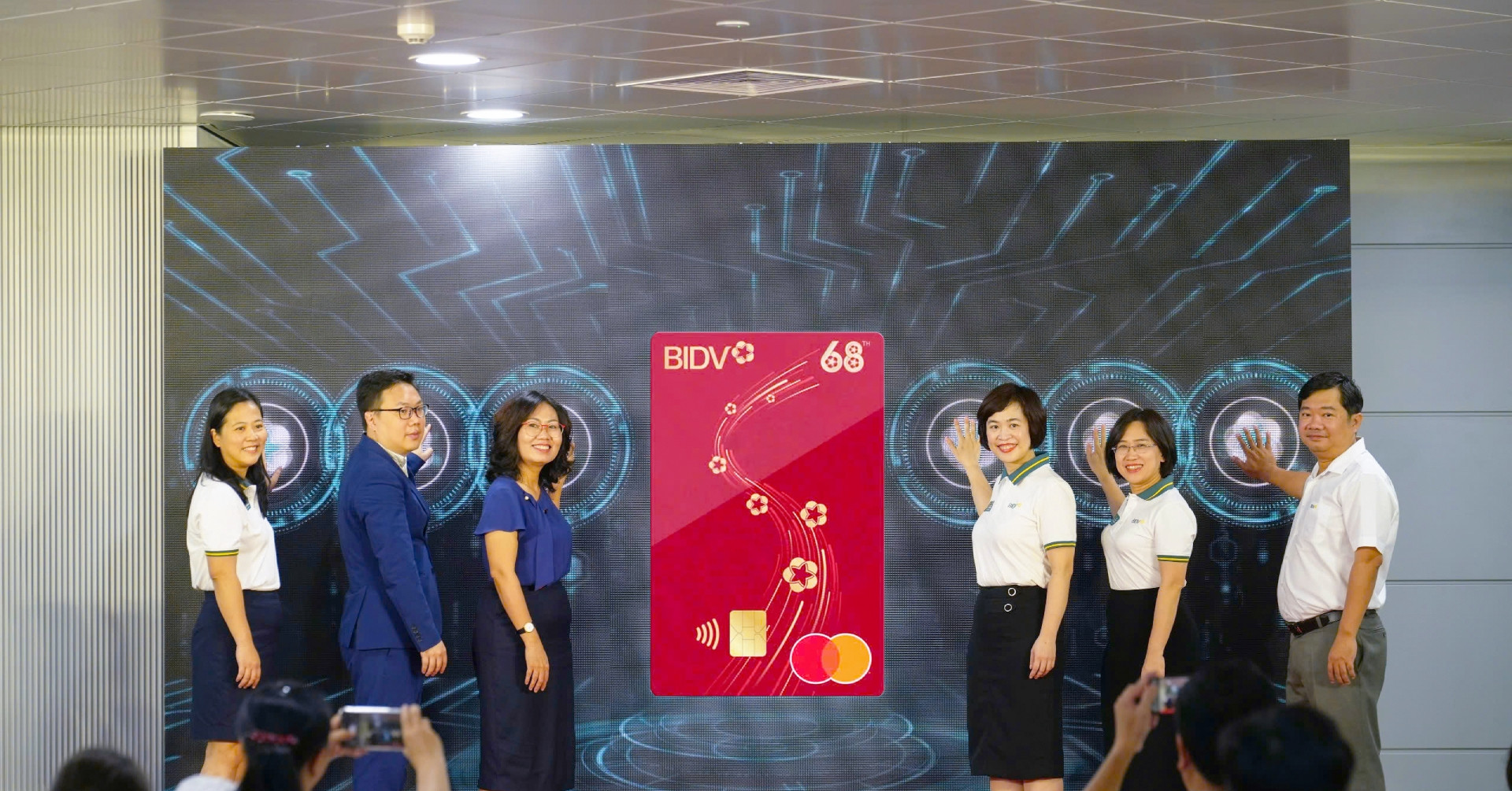BIDV ra mắt chiến dịch ‘Tự hào cùng Việt Nam - Kết nối triệu hành trình’