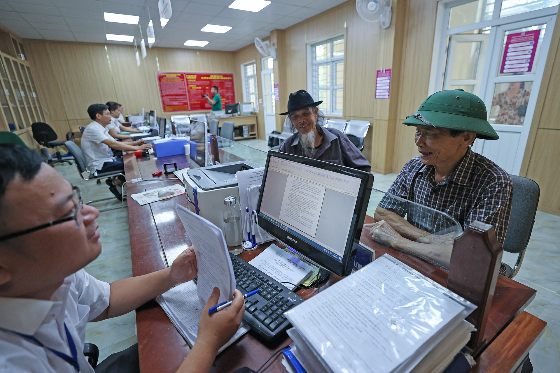 Bố trí nhà công vụ, phương tiện đi lại cho cán bộ, công chức sau sáp nhập tỉnh