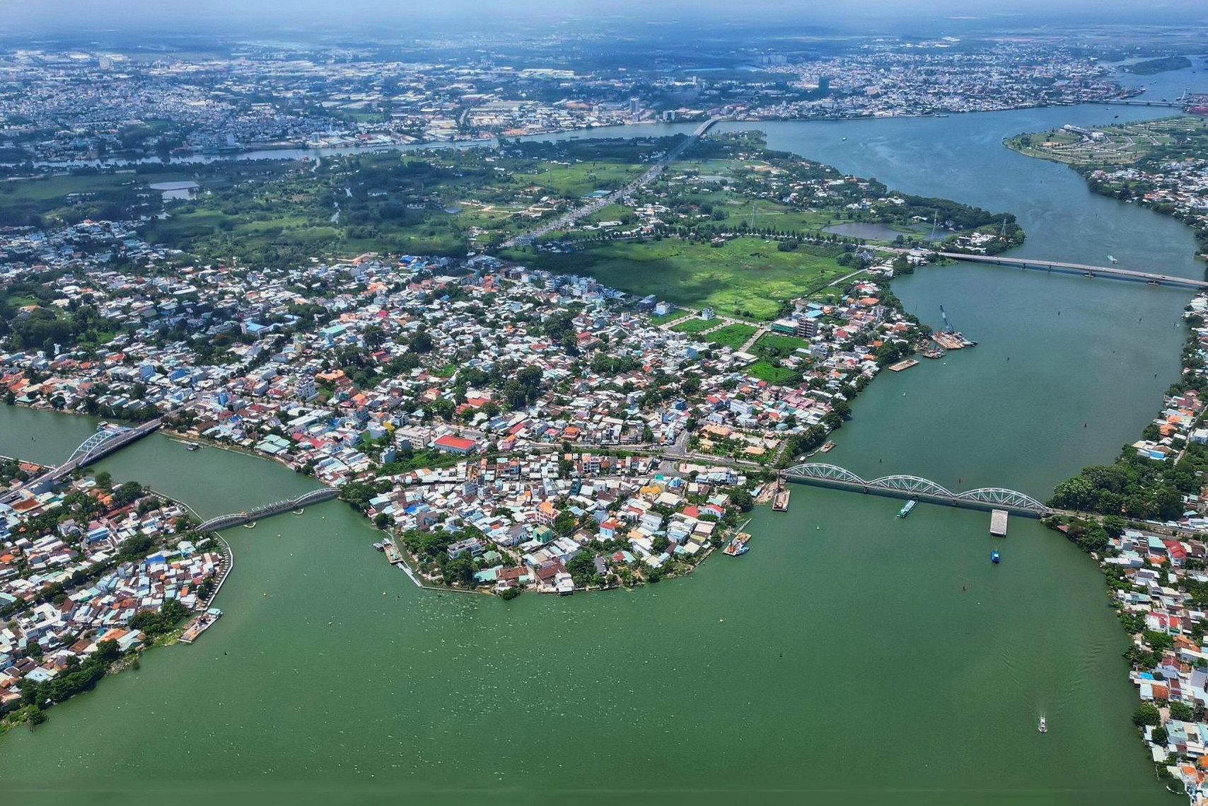 Đo khoảng cách kinh tế của Đồng Nai và Bình Phước trước khi sáp nhập