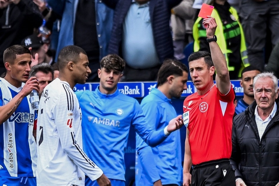 Mbappe có thể thoát án treo giò nặng nhờ báo cáo của trọng tài