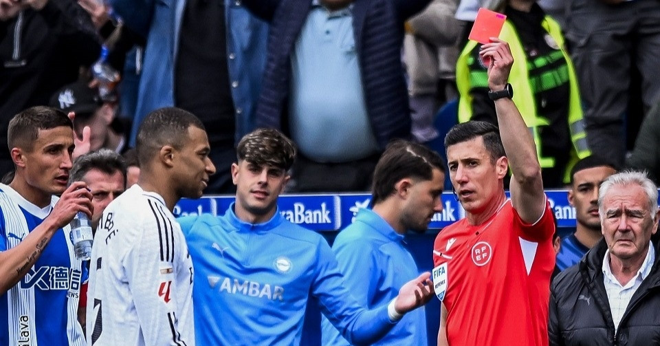 Mbappe có thể thoát án treo giò nặng nhờ báo cáo của trọng tài