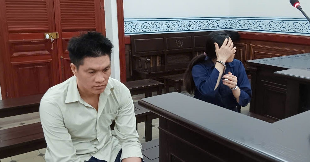 Người tình mới bị đâm tử vong, cô gái bỏ trốn cùng tình cũ