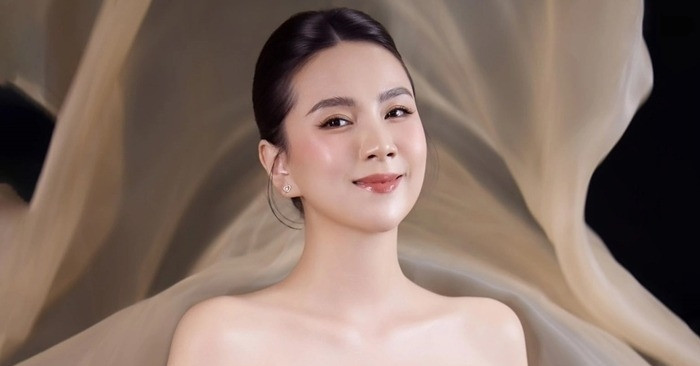 Nhan sắc MC Mai Ngọc gây chú ý, Sơn Tùng M-TP đeo túi hiệu đi thăm bảo tàng