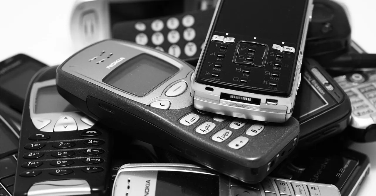 Quan chức EU công tác tại Mỹ được khuyến nghị mang theo điện thoại ‘sơ cua’