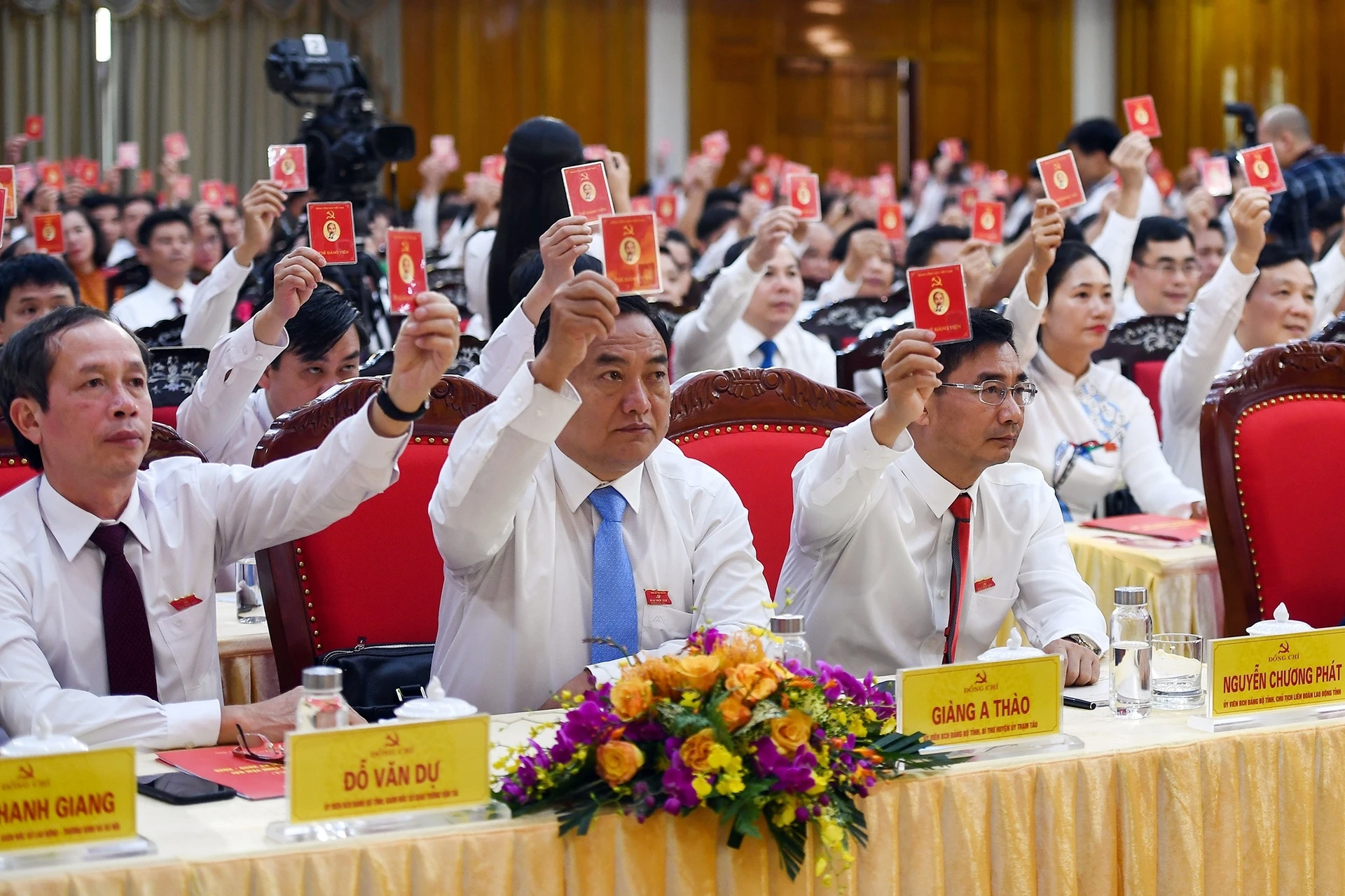 Quy định của Bộ Chính trị về độ tuổi, cơ cấu nhân sự cấp ủy, chính quyền, MTTQ