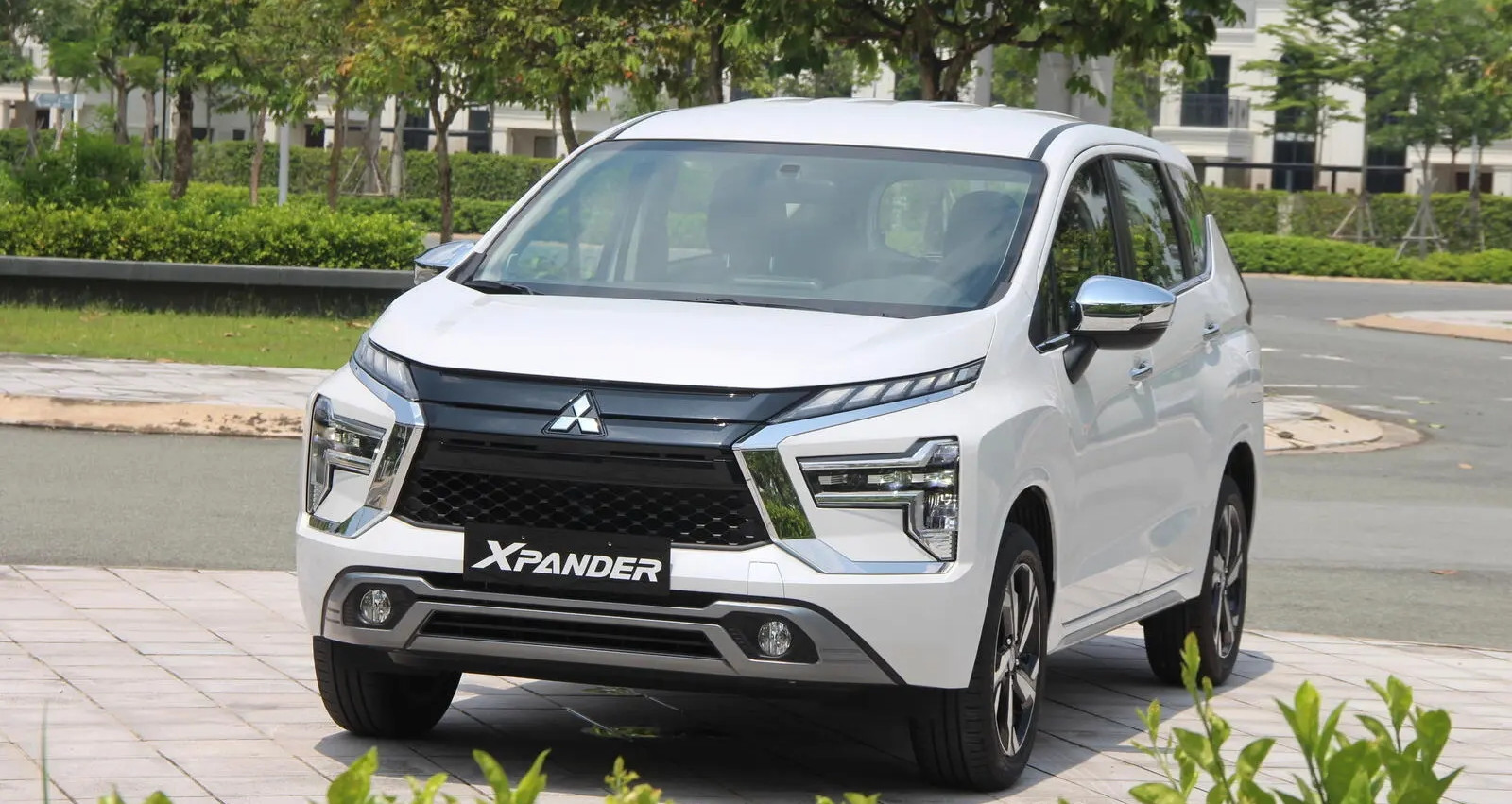 Top 10 mẫu xe xăng bán chạy nhất tháng 3: Xpander tăng sốc, Yaris Cross trở lại