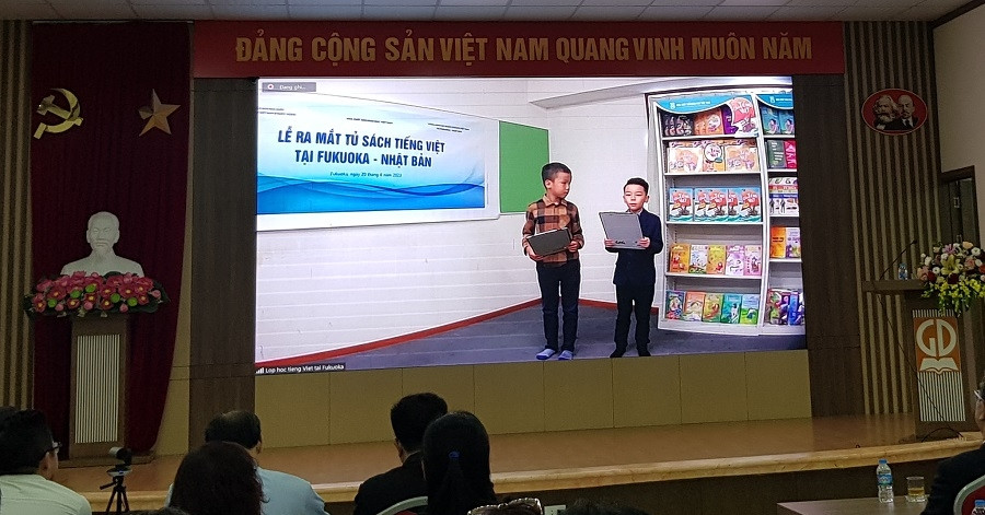 Tủ sách tiếng Việt đồng hành cùng kiều bào lan tỏa ngôn ngữ mẹ đẻ